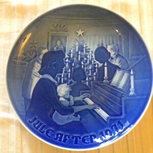 Bing Grondahl Blue Christmas at Home Plate Jule After 1971 Denmark 8000/9071 Vtg
